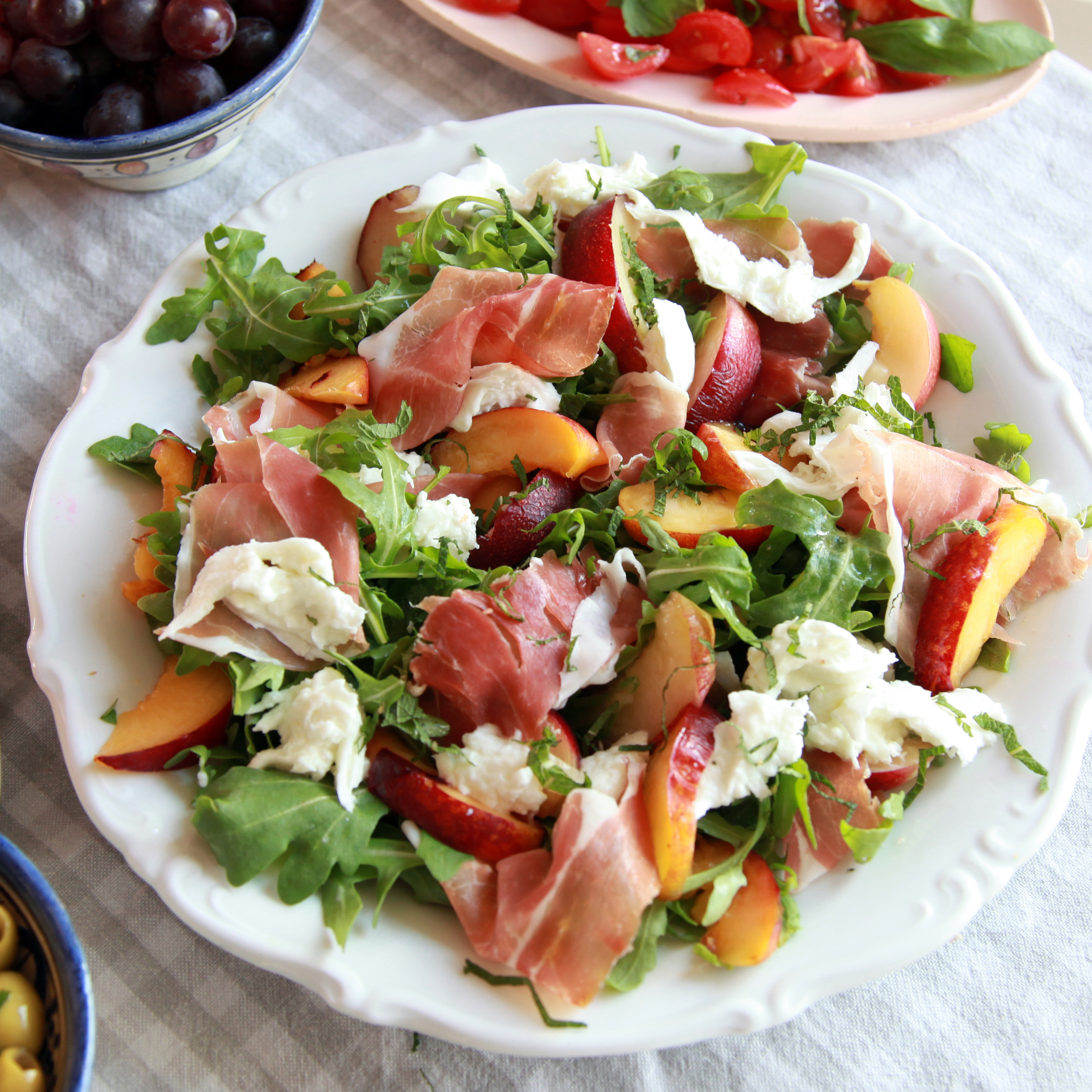 Salade met prosciutto, mozzarella, nectarine en munt Liefde voor